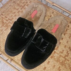 CATHERINE MALANDRINO Black Velvet Fur Flats Size 7 Old Money Goth Suede Bow